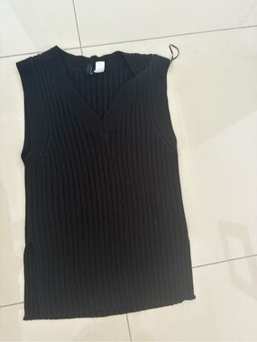 Divided Black Ribbed V-Neck Sleeveless Knit Tank